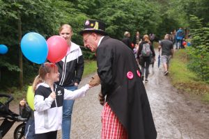 Zauberkünstler Batek verzauberte Klein und Groß.